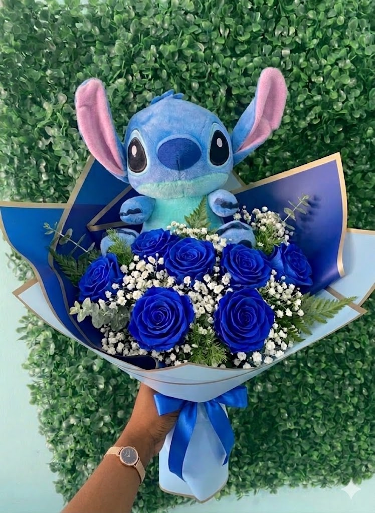 Buquê Rosas Azuis com Pelúcia Stitch — Floricultura Salvador